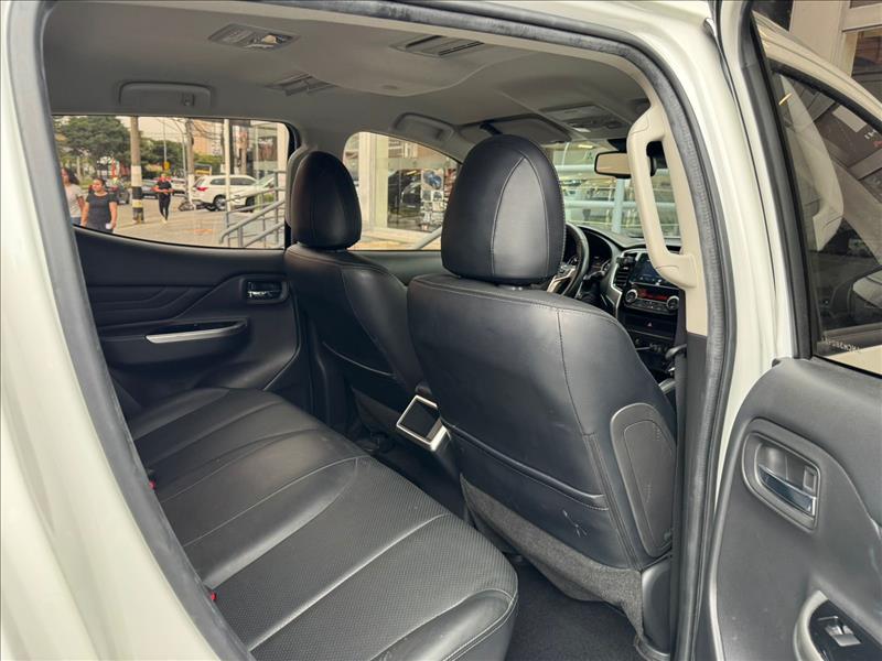 Mitsubishi-L200 TRITON-2.4 16V Turbo Sport Hpe-s CD 4X4