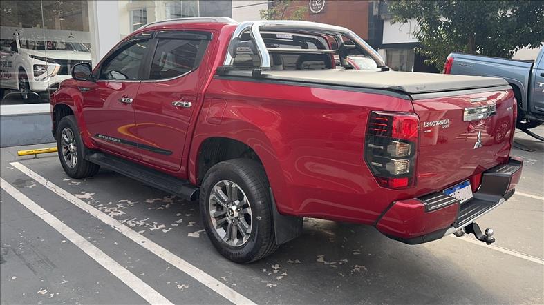 Mitsubishi-L200 TRITON-2.4 16V Turbo Sport Hpe-s CD 4X4