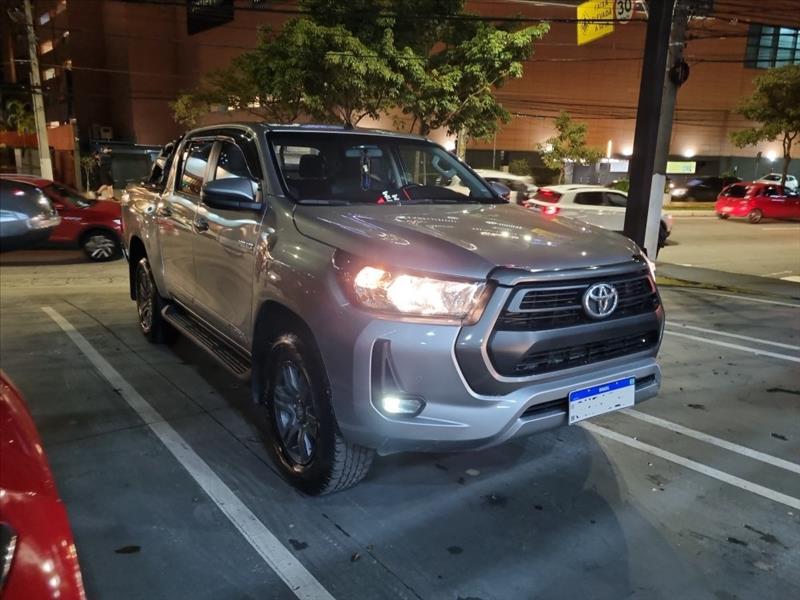 Toyota-HILUX-2.8 D-4d Turbo CD SR 4X4