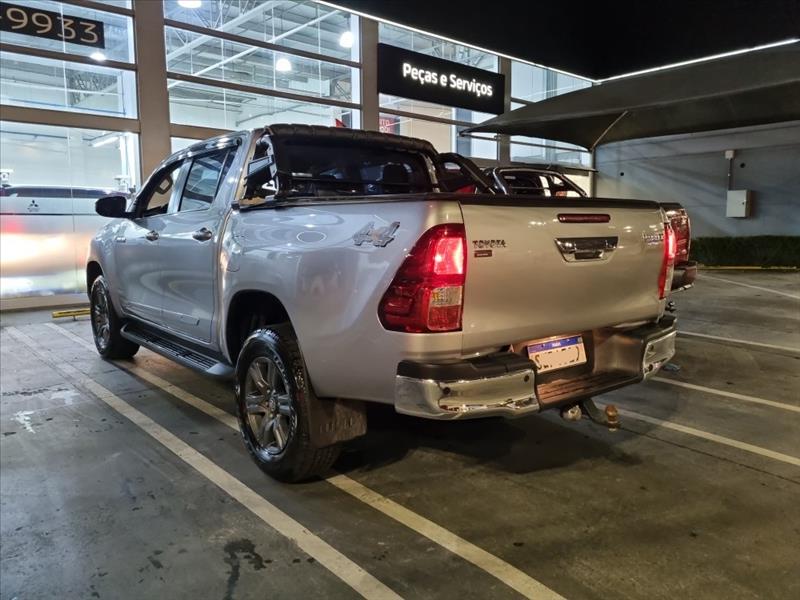 Toyota-HILUX-2.8 D-4d Turbo CD SR 4X4