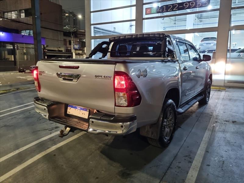 Toyota-HILUX-2.8 D-4d Turbo CD SR 4X4