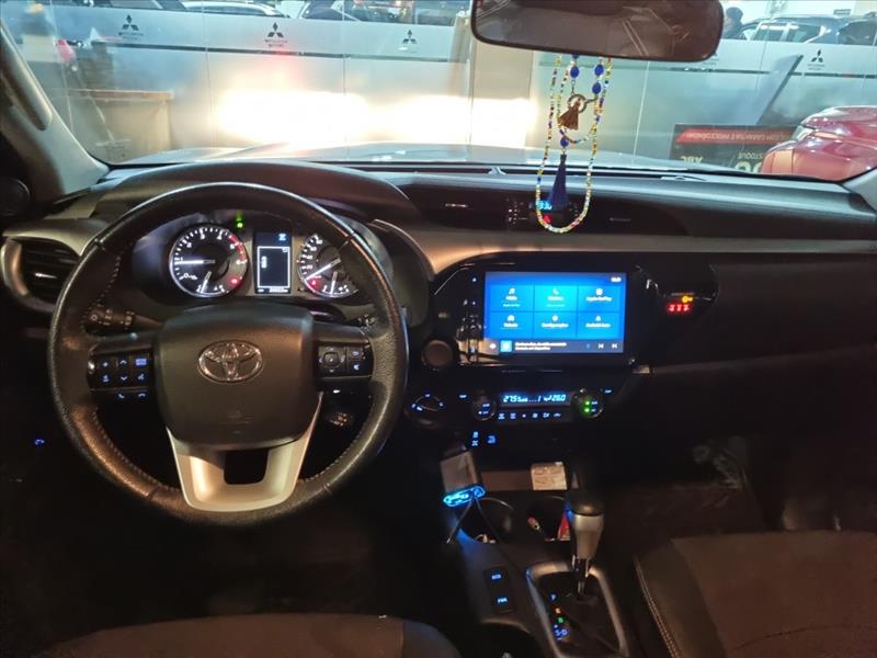 Toyota-HILUX-2.8 D-4d Turbo CD SR 4X4