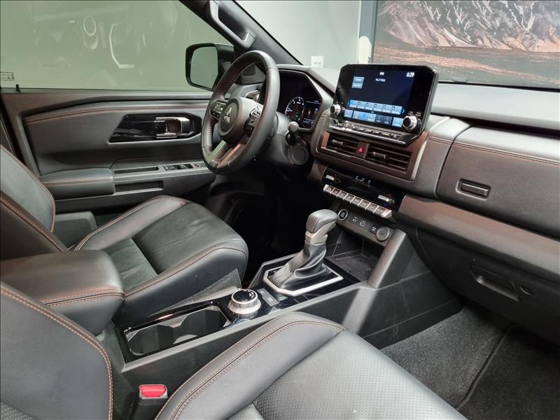 Mitsubishi-TRITON-2.4 Biturbo CD Katana 4X4