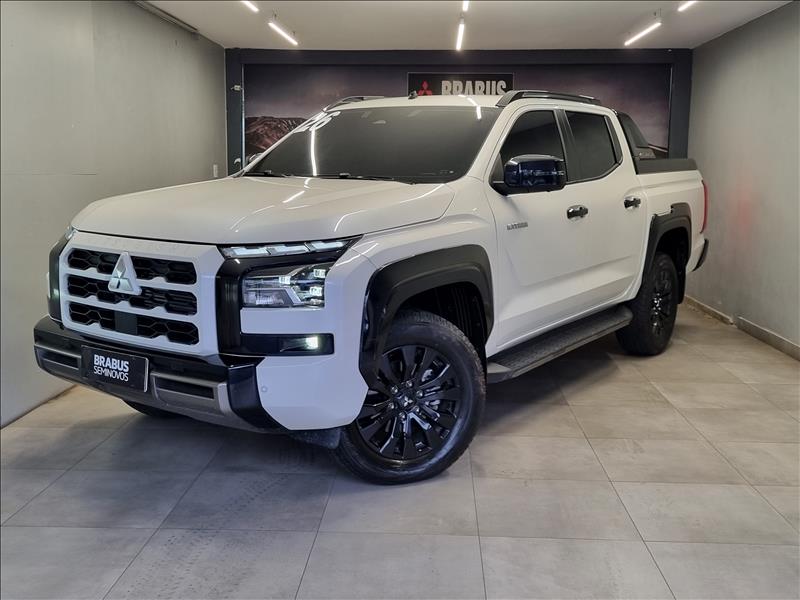 Mitsubishi-TRITON-2.4 Biturbo CD Katana 4X4