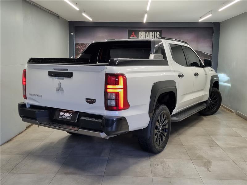 Mitsubishi-TRITON-2.4 Biturbo CD Katana 4X4