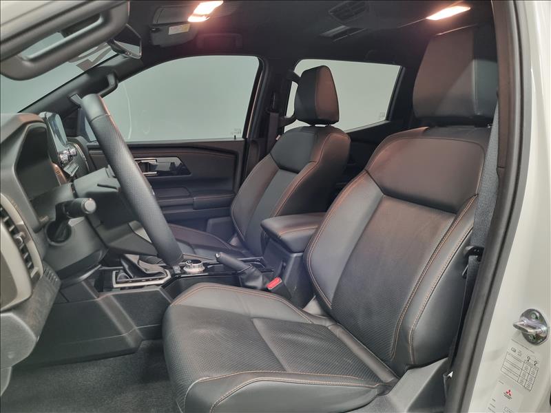 Mitsubishi-TRITON-2.4 Biturbo CD Katana 4X4