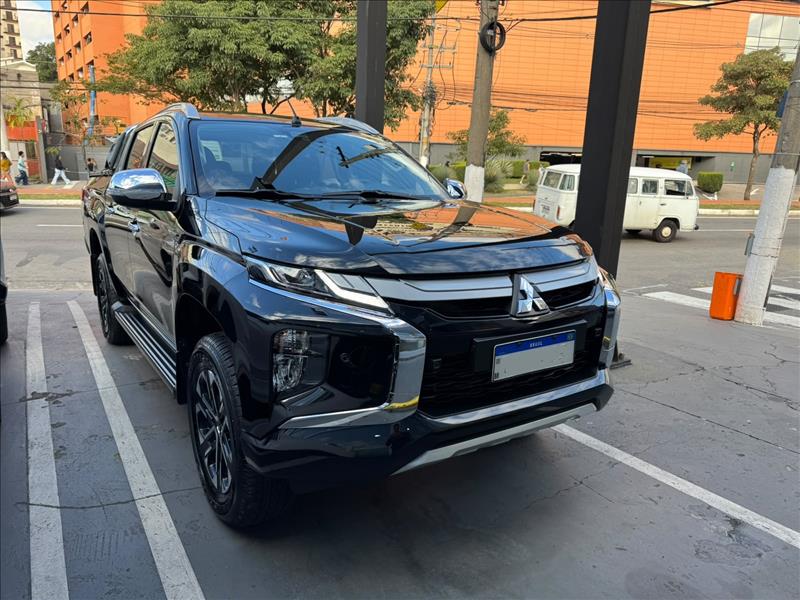 Mitsubishi-L200 TRITON-2.4 16V Turbo Sport Hpe-s CD 4X4