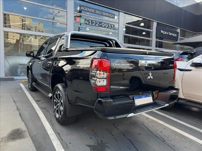 Mitsubishi-L200 TRITON-2.4 16V Turbo Sport Hpe-s CD 4X4
