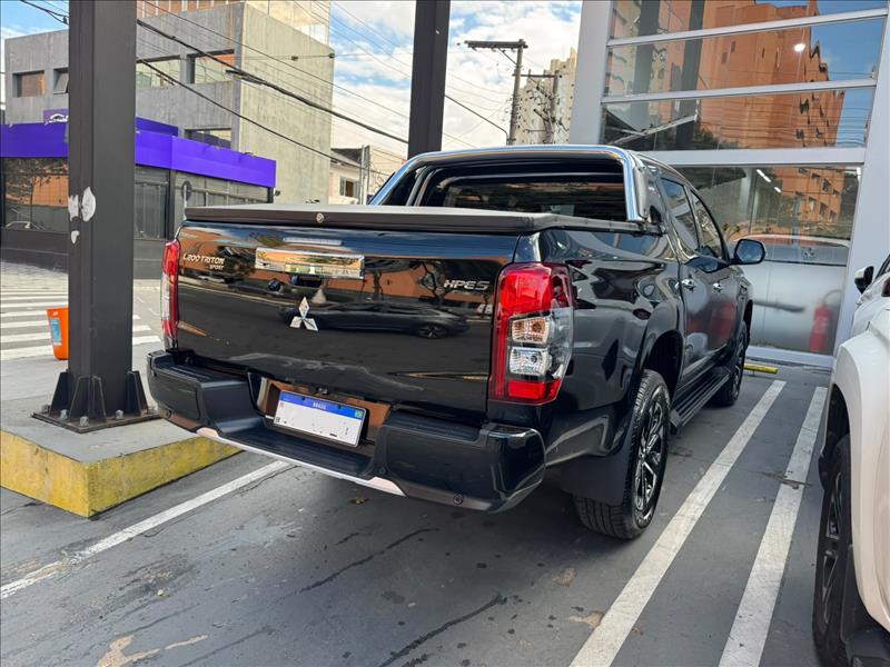 Mitsubishi-L200 TRITON-2.4 16V Turbo Sport Hpe-s CD 4X4
