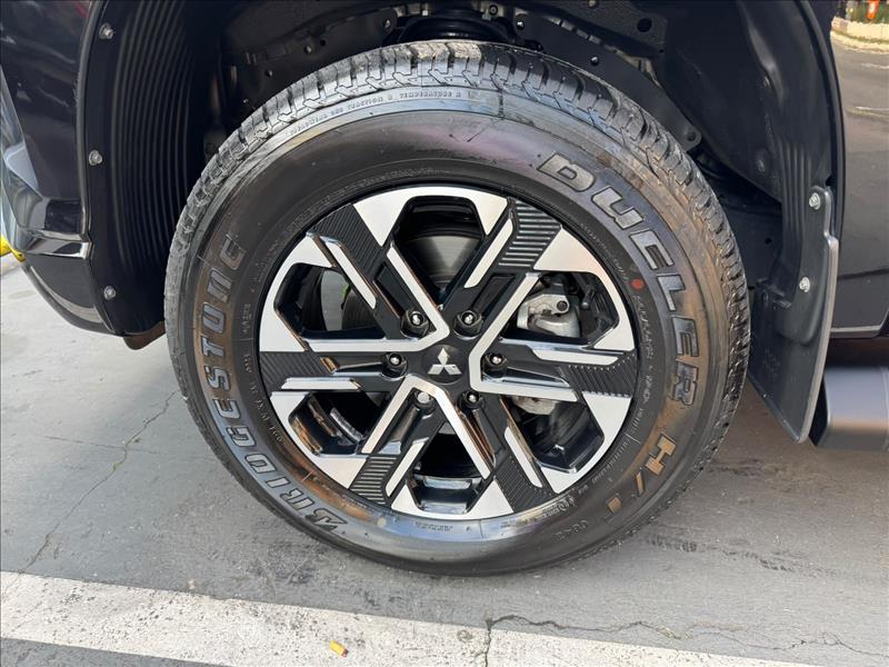 Mitsubishi-L200 TRITON-2.4 16V Turbo Sport Hpe-s CD 4X4