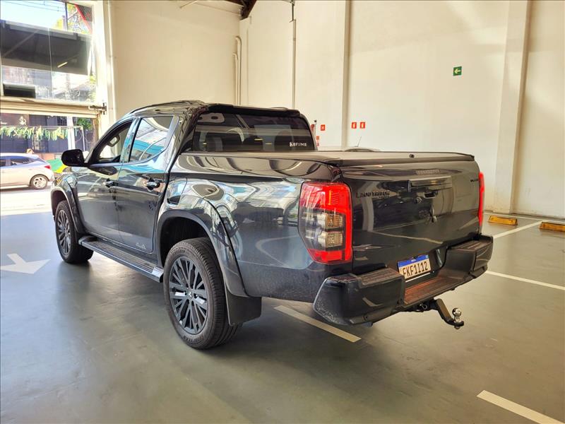 Mitsubishi-L200 TRITON-2.4 16V Turbo Sport Hpe-s Urban CD 4X4