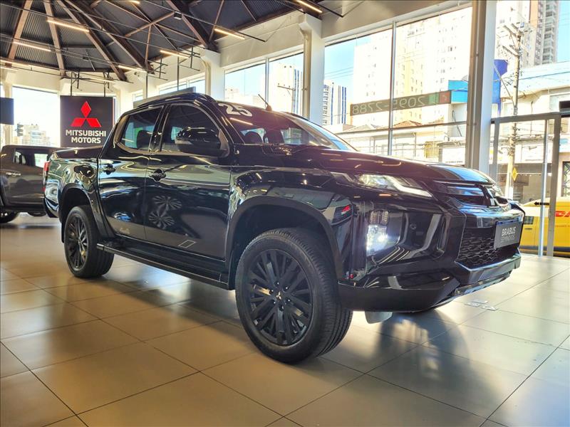 Mitsubishi-L200 TRITON-2.4 16V Turbo Sport Hpe-s Urban CD 4X4