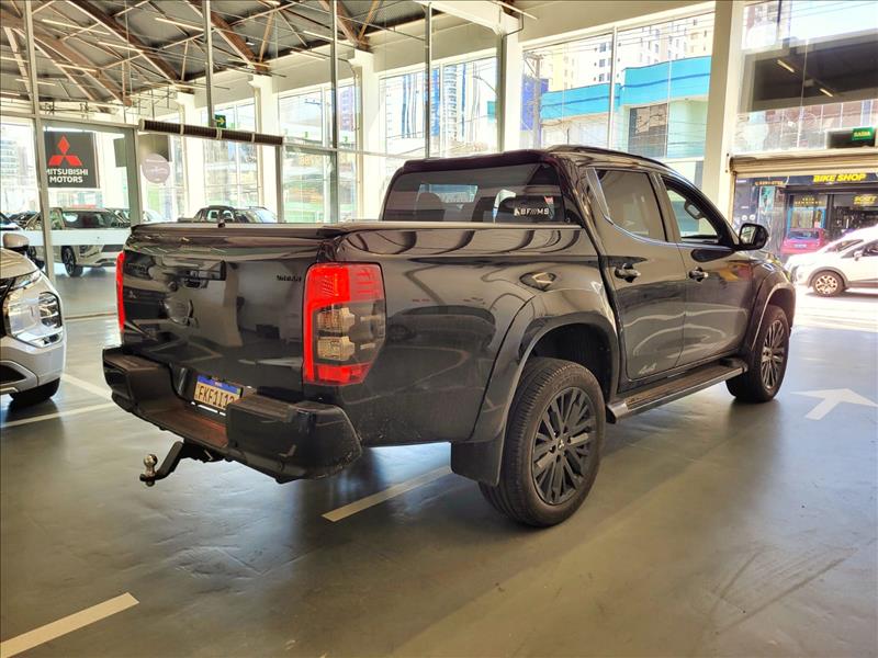 Mitsubishi-L200 TRITON-2.4 16V Turbo Sport Hpe-s Urban CD 4X4