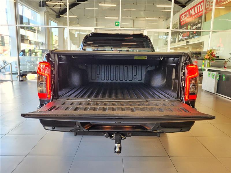 Mitsubishi-L200 TRITON-2.4 16V Turbo Sport Hpe-s Urban CD 4X4