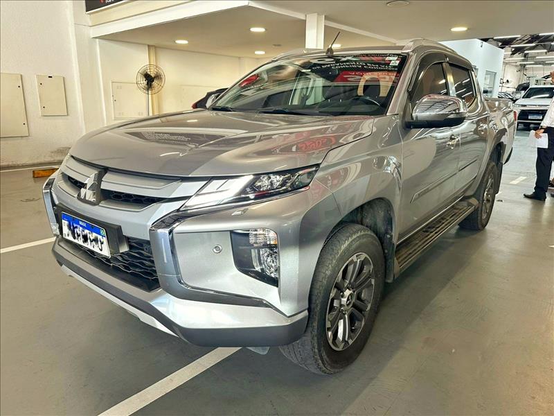 Mitsubishi-L200 TRITON-2.4 16V Turbo Sport Hpe-s CD 4X4