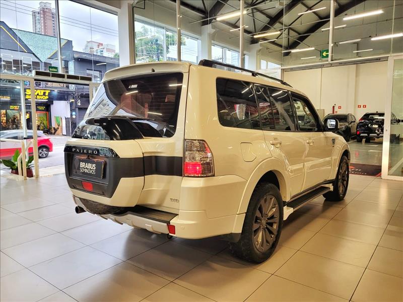 Mitsubishi-PAJERO FULL-3.2 HPE 4X4 16V Turbo Intercooler