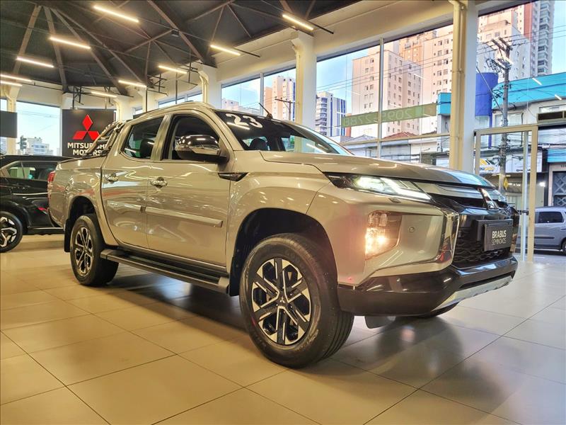 Mitsubishi-L200 TRITON-2.4 16V Turbo Sport Hpe-s CD 4X4
