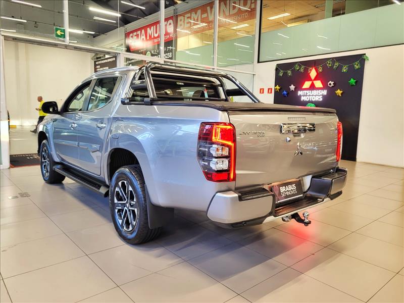 Mitsubishi-L200 TRITON-2.4 16V Turbo Sport Hpe-s CD 4X4