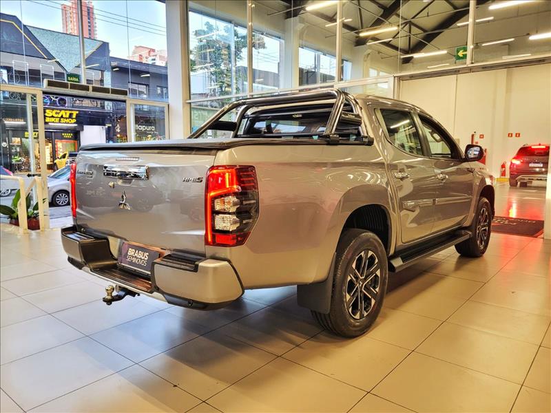 Mitsubishi-L200 TRITON-2.4 16V Turbo Sport Hpe-s CD 4X4