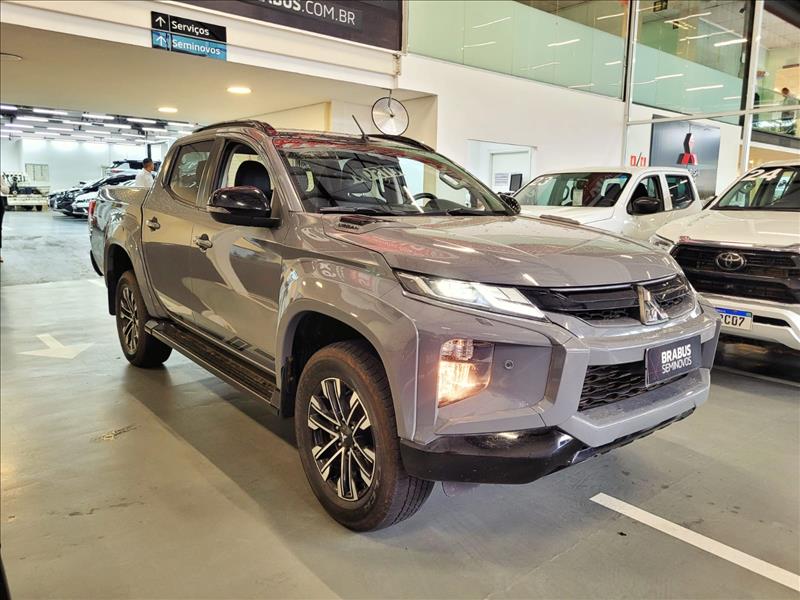 Mitsubishi-L200 TRITON-2.4 16V Turbo Sport Hpe-s Urban CD 4X4