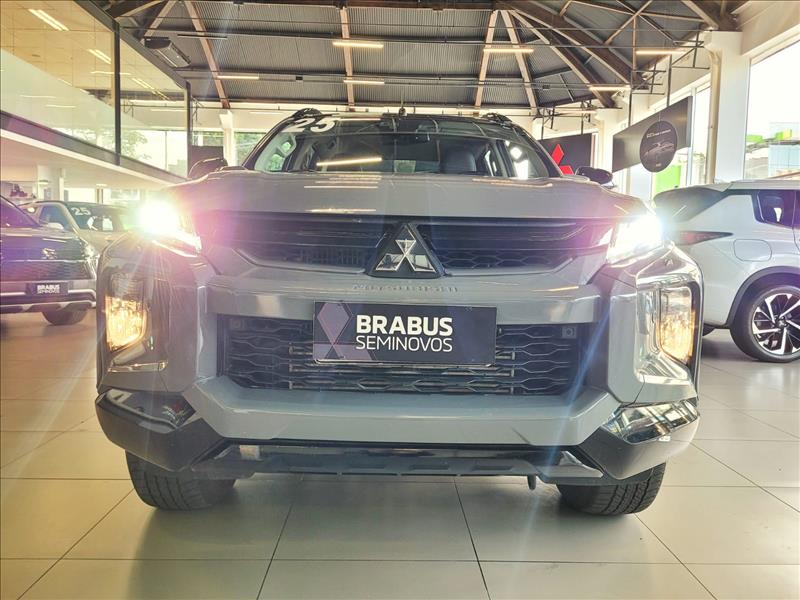 Mitsubishi-L200 TRITON-2.4 16V Turbo Sport Hpe-s Urban CD 4X4