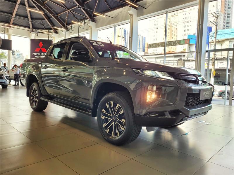 Mitsubishi-L200 TRITON-2.4 16V Turbo Sport Hpe-s Urban CD 4X4