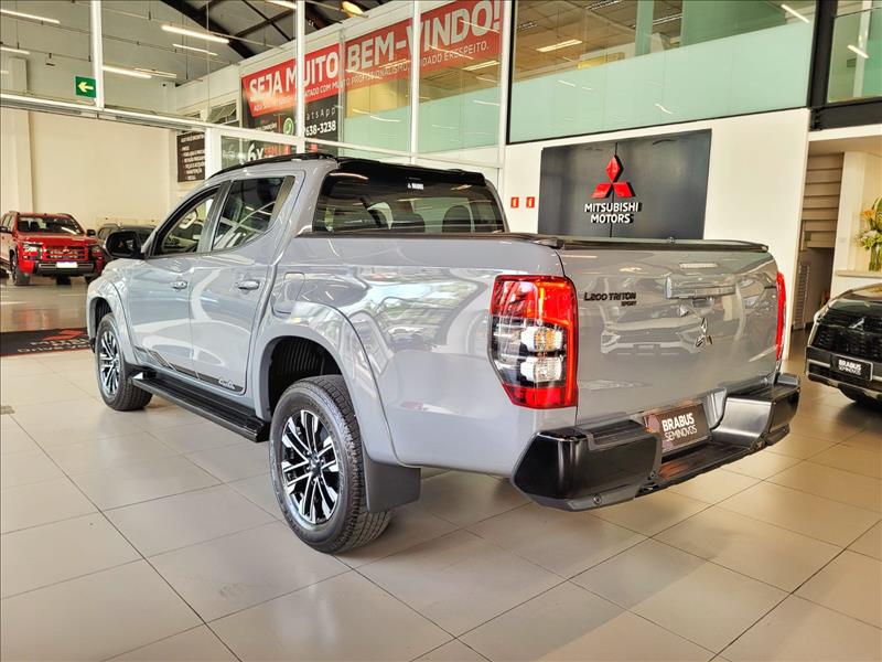 Mitsubishi-L200 TRITON-2.4 16V Turbo Sport Hpe-s Urban CD 4X4