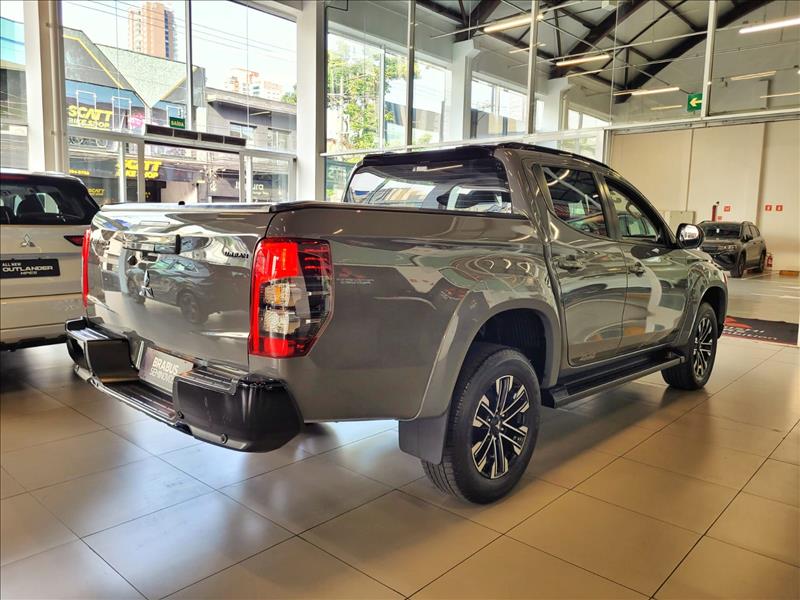 Mitsubishi-L200 TRITON-2.4 16V Turbo Sport Hpe-s Urban CD 4X4