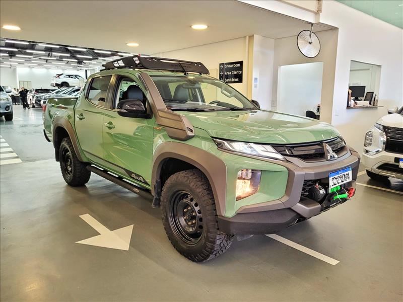 Mitsubishi-L200 TRITON-2.4 16V Turbo Sport Savana CD 4X4