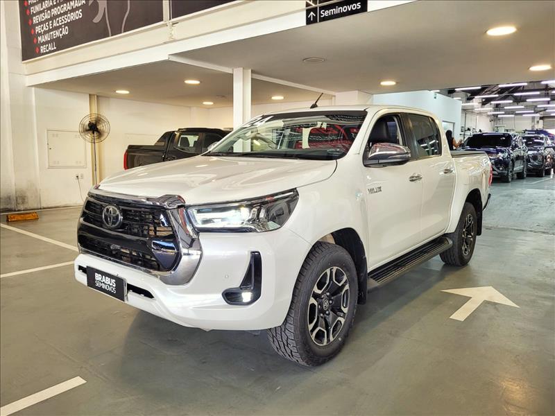 Toyota-HILUX-2.8 D-4d Turbo CD SRX 4X4