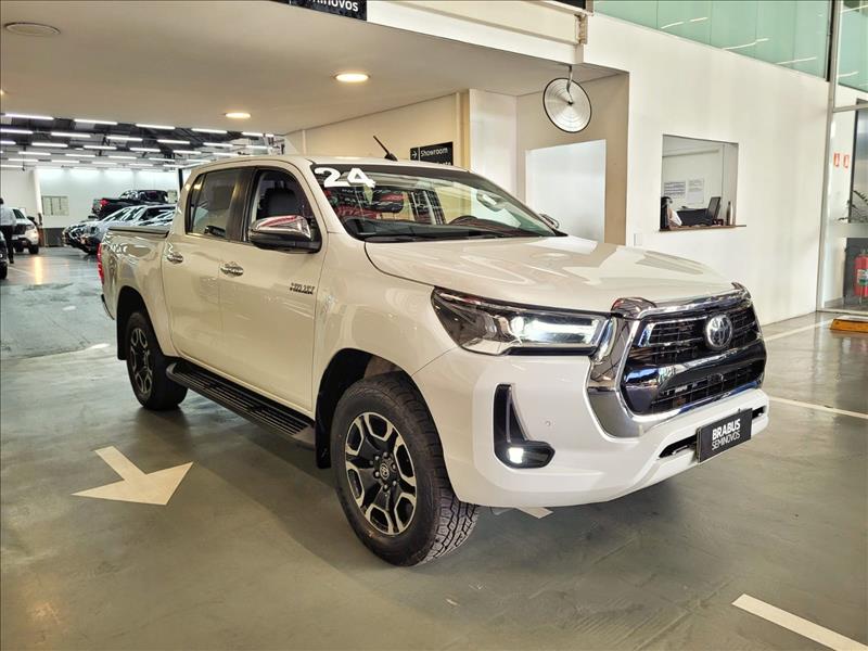 Toyota-HILUX-2.8 D-4d Turbo CD SRX 4X4