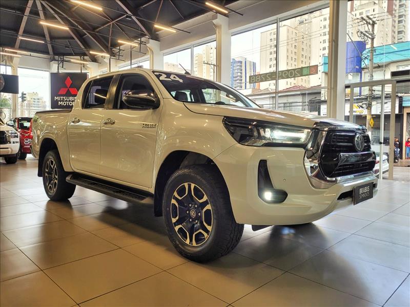 Toyota-HILUX-2.8 D-4d Turbo CD SRX 4X4