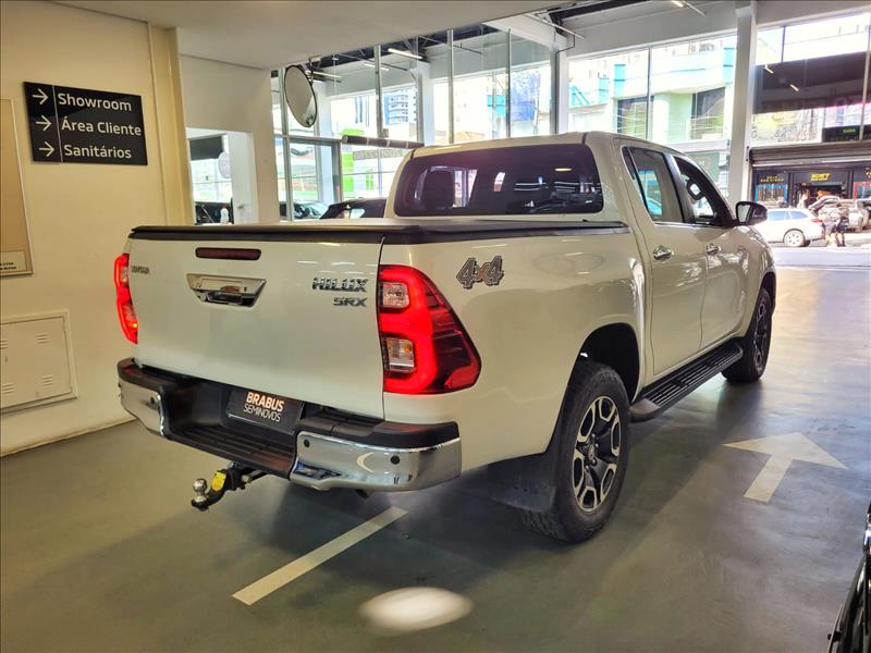 Toyota-HILUX-2.8 D-4d Turbo CD SRX 4X4