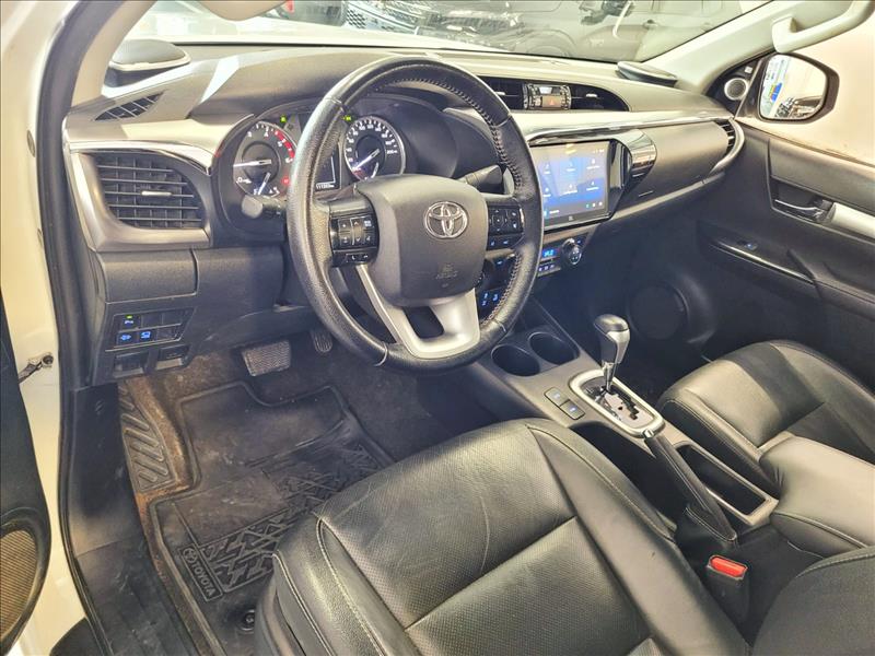 Toyota-HILUX-2.8 D-4d Turbo CD SRX 4X4