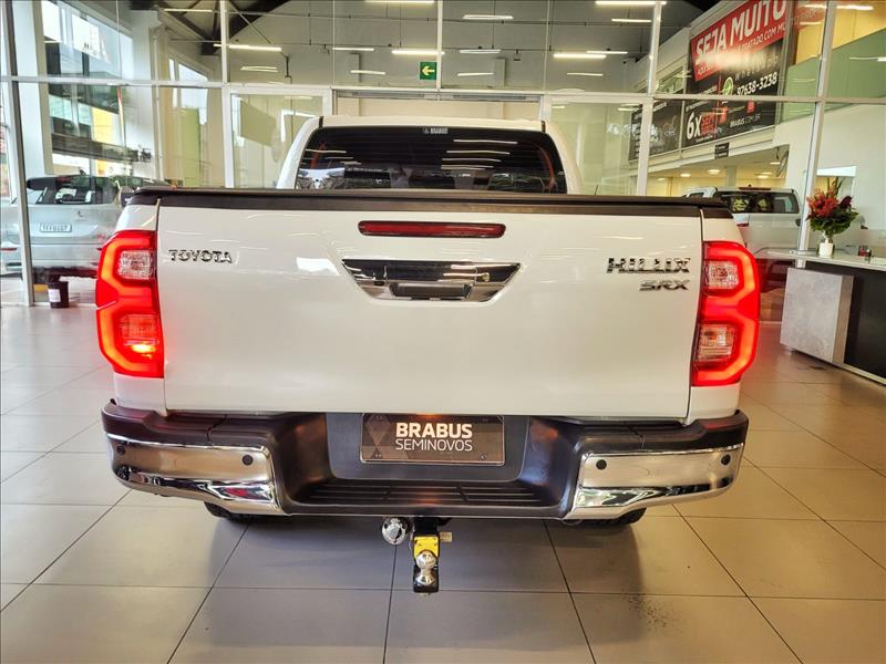 Toyota-HILUX-2.8 D-4d Turbo CD SRX 4X4
