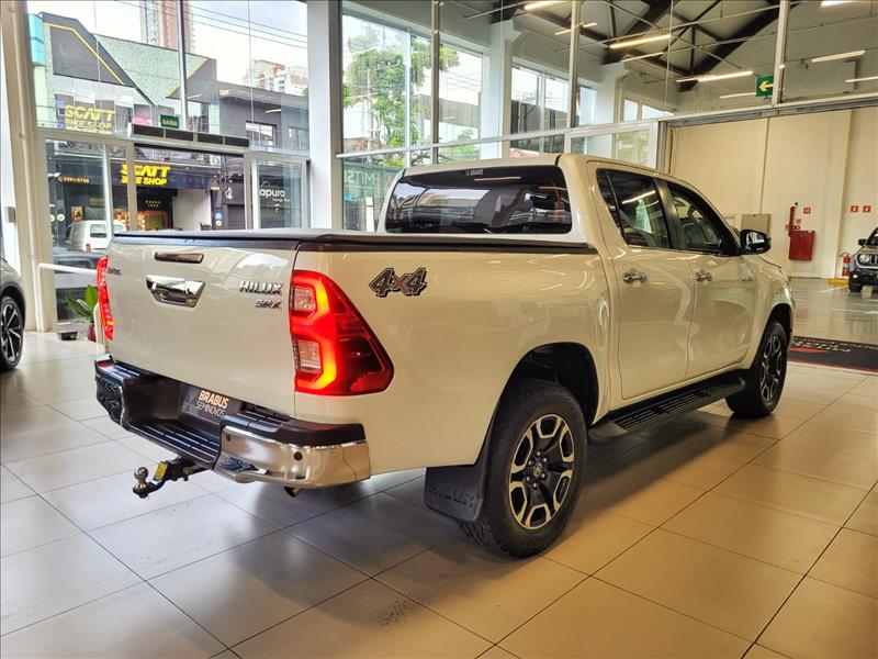 Toyota-HILUX-2.8 D-4d Turbo CD SRX 4X4