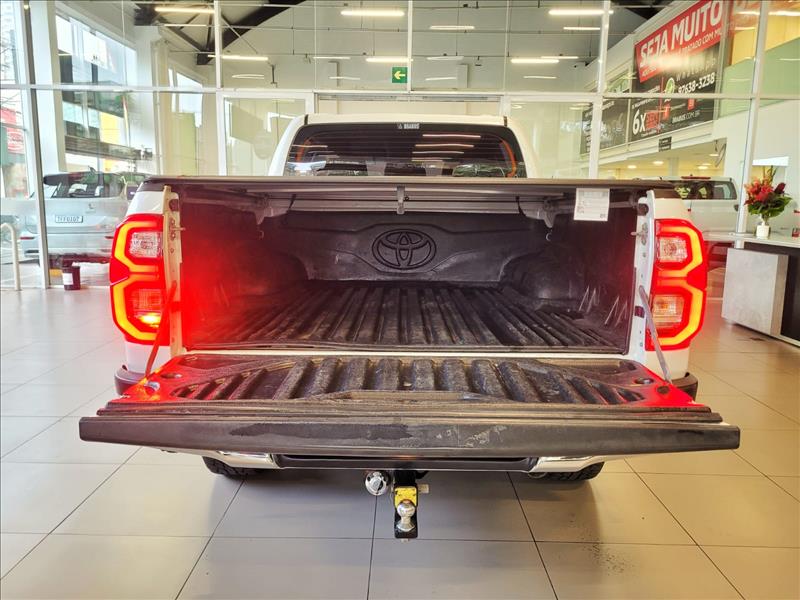 Toyota-HILUX-2.8 D-4d Turbo CD SRX 4X4