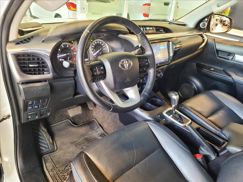 Toyota-HILUX-2.8 D-4d Turbo CD SRX 4X4