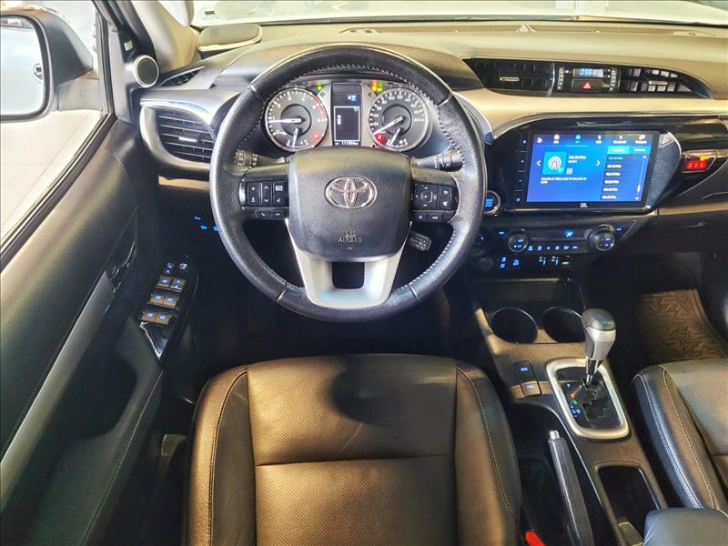 Toyota-HILUX-2.8 D-4d Turbo CD SRX 4X4