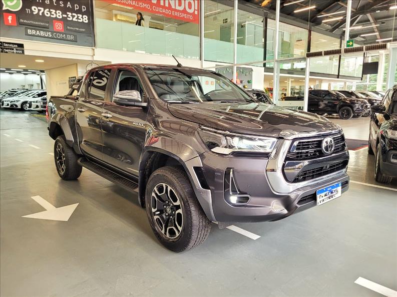 Toyota-HILUX-2.8 D-4d Turbo CD SRX Plus 4X4