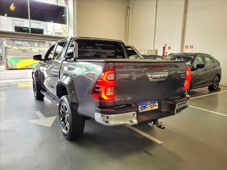 Toyota-HILUX-2.8 D-4d Turbo CD SRX Plus 4X4