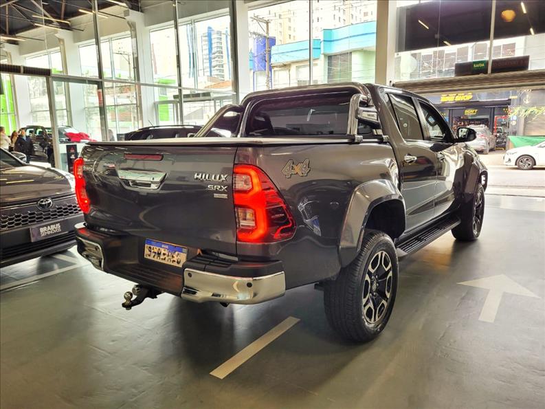 Toyota-HILUX-2.8 D-4d Turbo CD SRX Plus 4X4