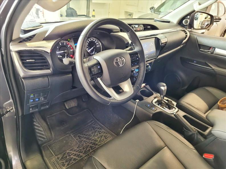 Toyota-HILUX-2.8 D-4d Turbo CD SRX Plus 4X4