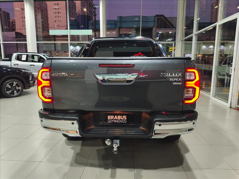 Toyota-HILUX-2.8 D-4d Turbo CD SRX Plus 4X4