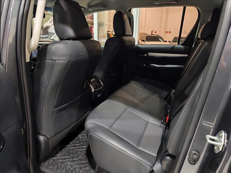 Toyota-HILUX-2.8 D-4d Turbo CD SRX Plus 4X4