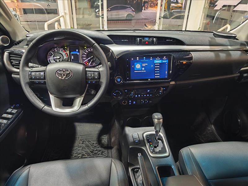 Toyota-HILUX-2.8 D-4d Turbo CD SRX Plus 4X4