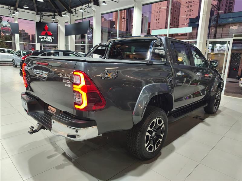 Toyota-HILUX-2.8 D-4d Turbo CD SRX Plus 4X4