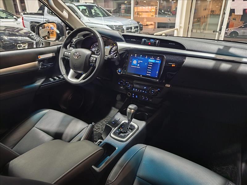 Toyota-HILUX-2.8 D-4d Turbo CD SRX Plus 4X4