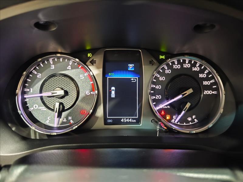 Toyota-HILUX-2.8 D-4d Turbo CD SRX Plus 4X4