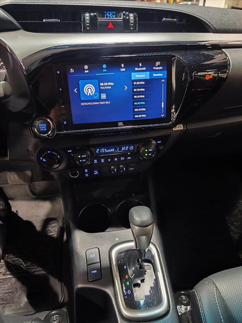 Toyota-HILUX-2.8 D-4d Turbo CD SRX Plus 4X4
